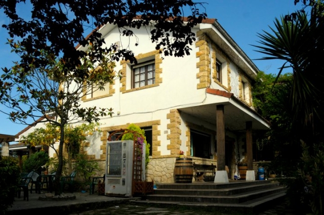  Cans Surf House 